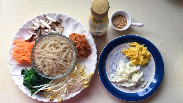 菠菜汁卷饼,准备好合菜的所有食材