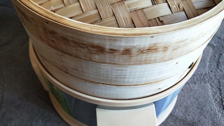 新年第一餐主食~奶香馒头,盖好第二次发酵。