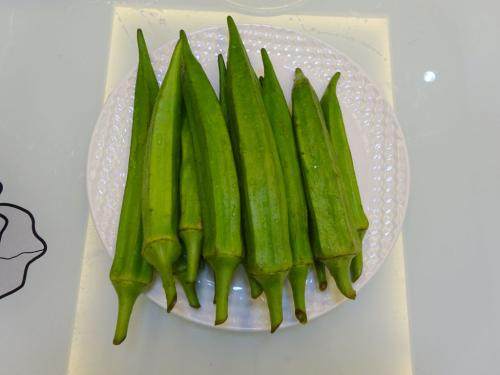 碗里开花,秋葵水蒸蛋,<a style='color:red;display:inline-block;' href='/shicai/ 70'>秋葵</a>洗净