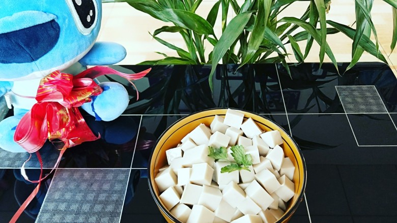 春节健康菜谱~奶白养颜美容~猪皮冻,成品图