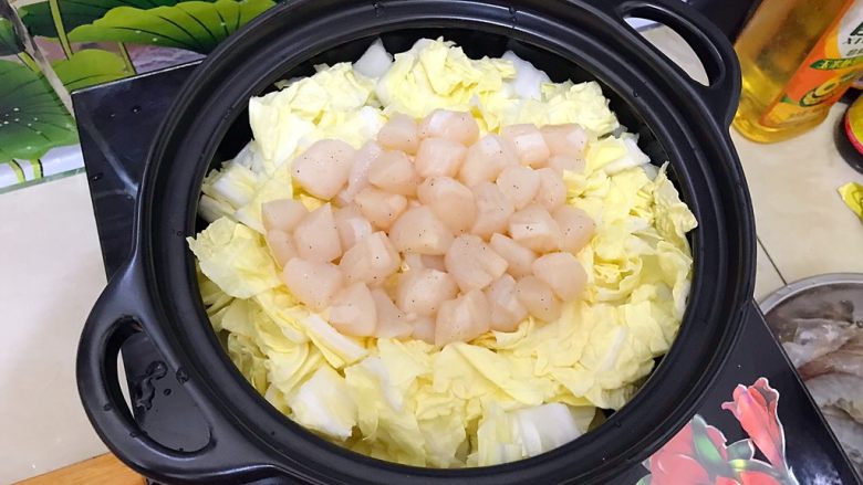 春风十里~塔吉锅二仙戏珠
,如图所示,将仙贝肉铺在中间位置