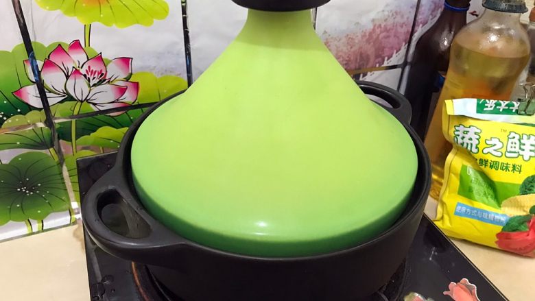 春风十里~塔吉锅二仙戏珠
,盖上塔吉锅锅盖,中大火开煮