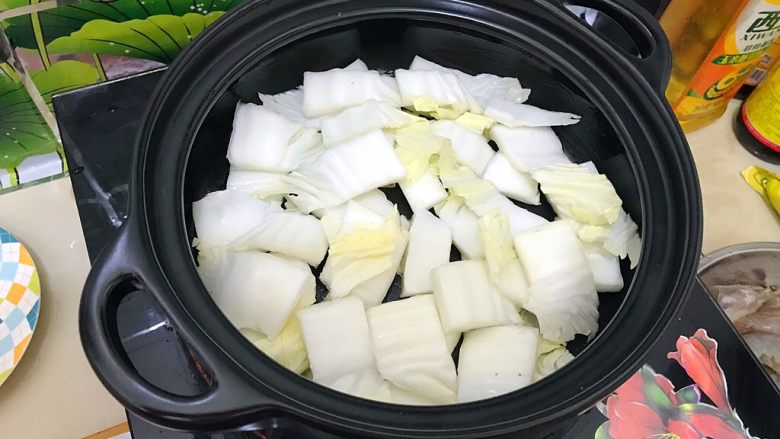 春风十里~塔吉锅二仙戏珠
,先将叶梗铺上去,铺均匀