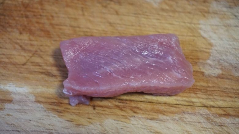 瘦肉杂蔬麦麸粥,<a style='color:red;display:inline-block;' href='/shicai/ 34494'>猪瘦肉</a>洗净,当然可以选择任意你喜欢的肉类。
