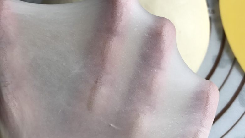 中种炼乳餐包,揉至面团充分吸收黄油 可以拉出结实的薄膜