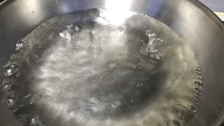 狗年旺旺,年夜饭系列7️⃣《干贝包边芥菜》,开水滴油。