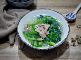 原汁原味羊肉卷菠菜汤