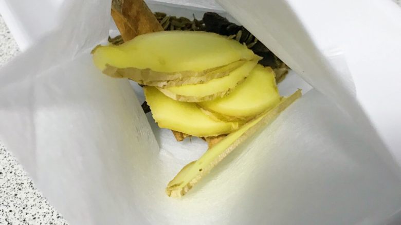 狗年旺旺,年夜饭系列🔟雨花石水晶冻,所有调味料,包括姜片葱段一起放入调味包里。