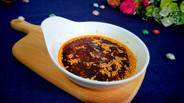 自制饺子蘸料(附辣椒油的制作方法),配上煎好的饺子,简直太美味了!