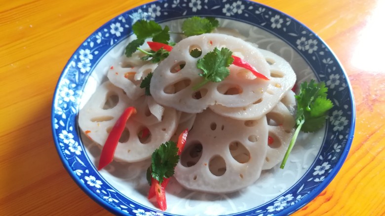 请客最hold住场面的凉菜，凉拌莲藕,成品图。
