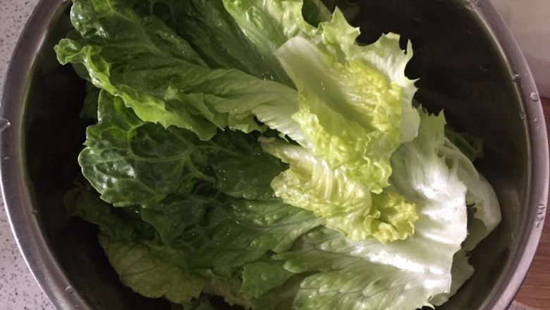 水煮肉片,<a style='color:red;display:inline-block;' href='/shicai/ 121'>生菜</a>洗净