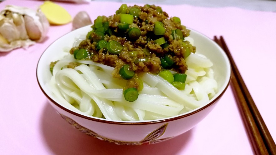 蒜苔牛肉打卤面