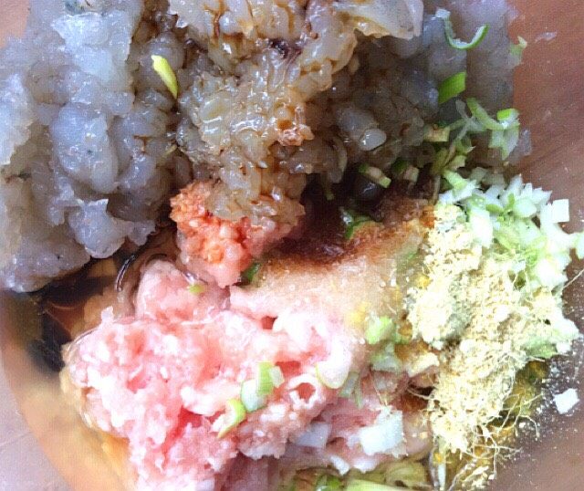 春节健康菜+虾肉冬瓜盅,把虾泥放肉末中,放葱末,姜粉,蛋清,<a style='color:red;display:inline-block;' href='/shicai/ 788'>生抽</a>,盐,淀粉搅拌均匀