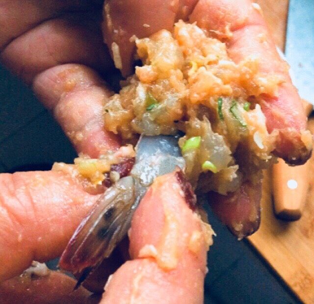 春节健康菜+虾肉冬瓜盅,抓一点馅做成肉丸,把虾尾夹中间
