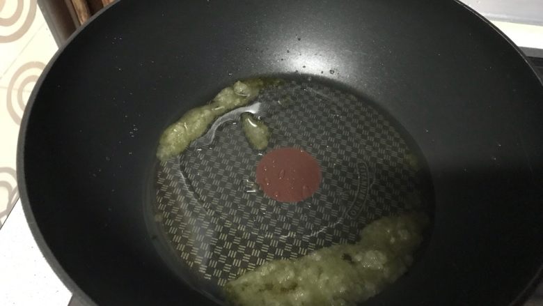 狗年旺旺,年夜饭系列9️⃣亲民锅包肉,小火使糖渐渐融化。