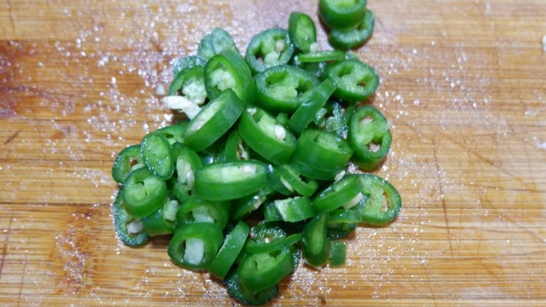爽脆木耳,大鱼大肉之后你需要这样一道菜,绿辣切碎。