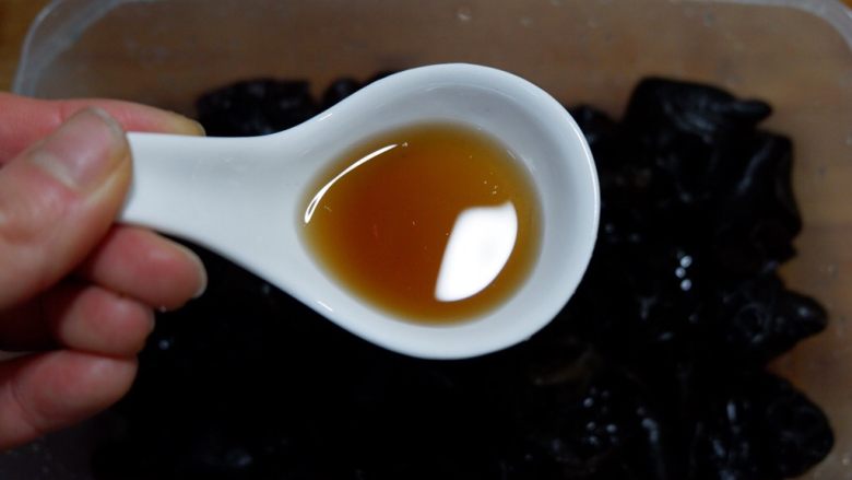 爽脆木耳,大鱼大肉之后你需要这样一道菜,加入<a style='color:red;display:inline-block;' href='/shicai/ 793'>米醋</a>