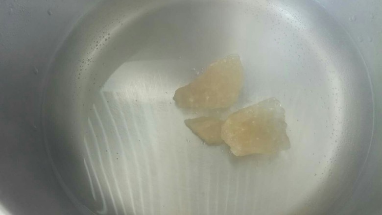 糖水桔子,水开后加入冰糖,继续开效果烧。