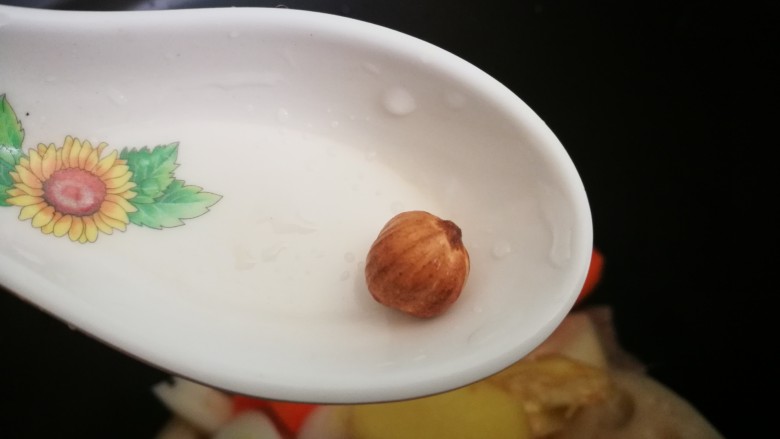 家宴靓汤~莲藕猪骨汤,加一粒豆蔻