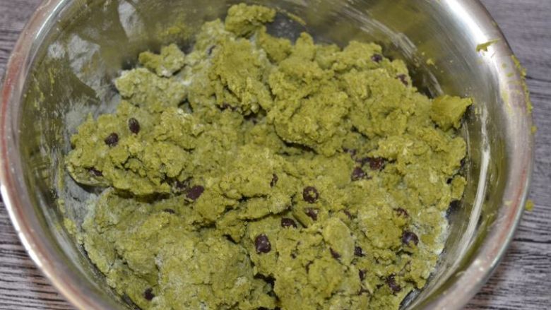 年货-送礼佳品~抹茶巧克力豆酥,切拌均匀