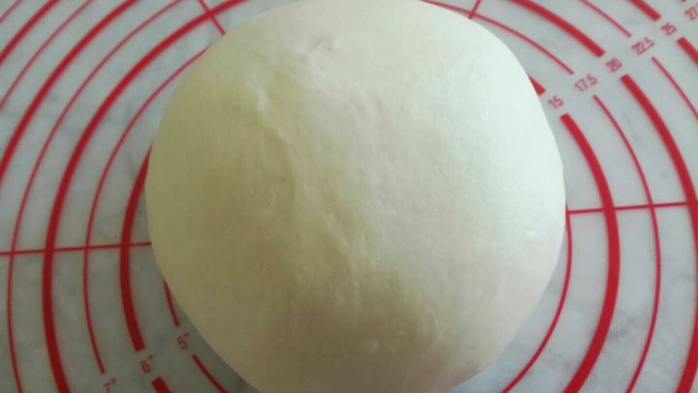 麻将烧饼,面团和好了,细腻有光泽。