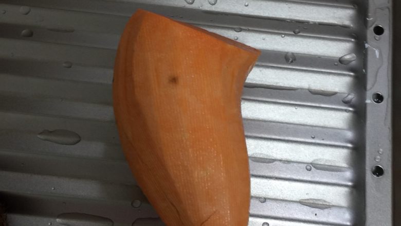 炸红薯🍠,红薯半根去皮,洗净