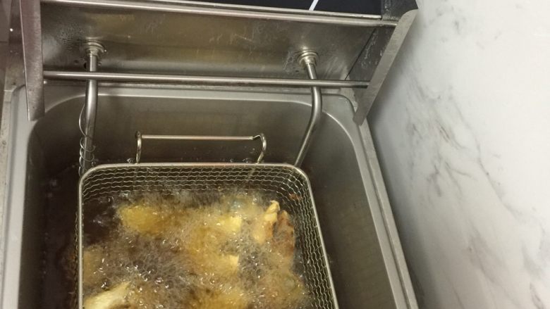 香炸黄花鱼干,油锅200度起泡下锅炸