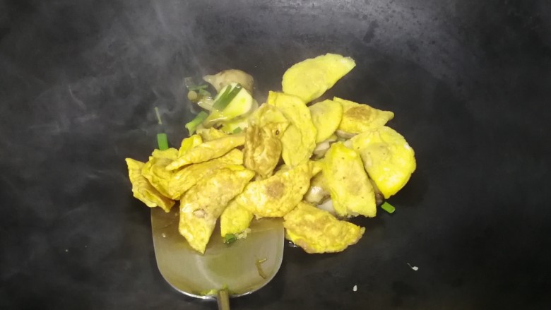 年味+金玉满堂~白茨菇汇黄金蛋饺,放入蛋饺