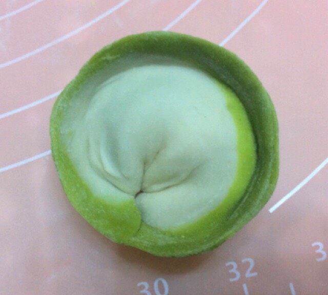 初五的饺子+连财(莲菜)元宝饺子,两角对捏,元宝饺子就包好了