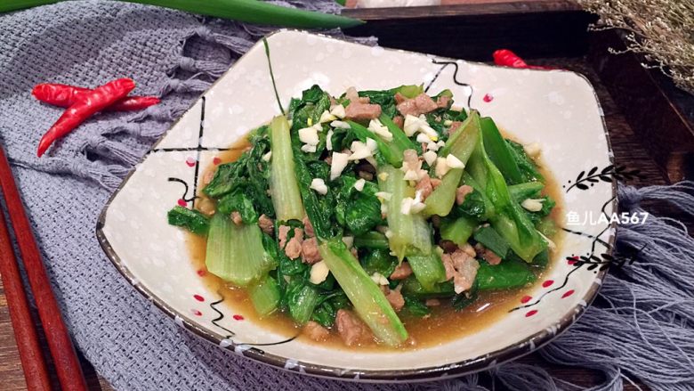 肉末油麦菜,装盘食用