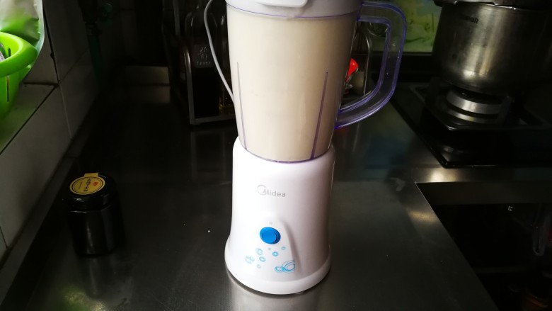 自制美味豆腐脑,图中我用的料理机,打磨12分钟左右,尽量磨细。