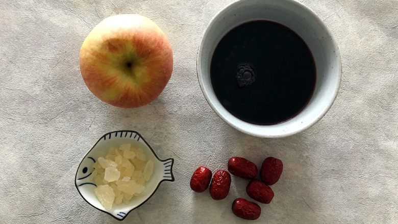 女生恩物～红葡萄酒大枣苹果煮,首先我们准备好所有食材