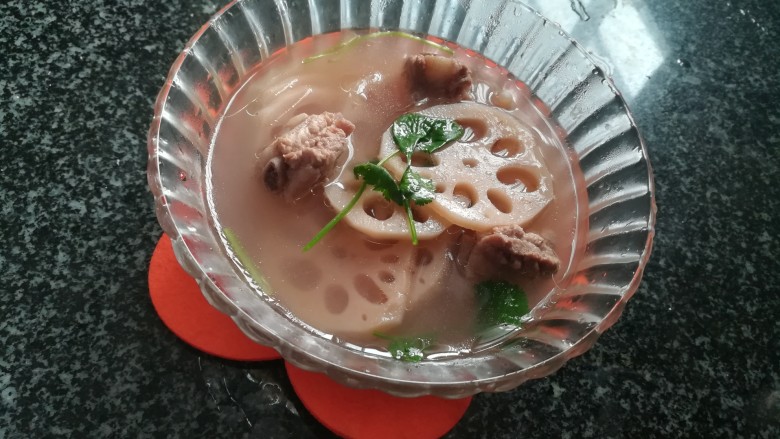 清凉解毒的排骨莲藕汤