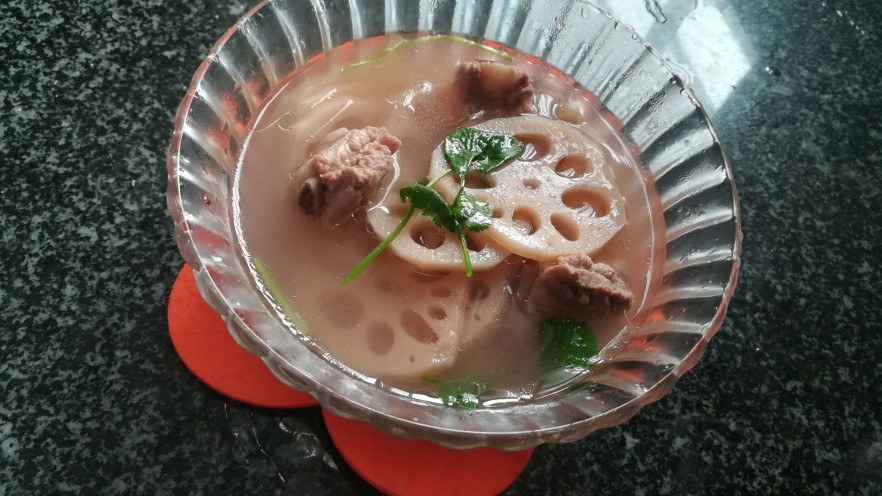 清凉解毒的排骨莲藕汤