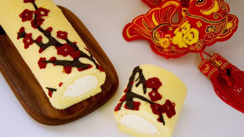 梅花迎春蛋糕卷,梅花迎春蛋糕卷就做好了,切开即可食用