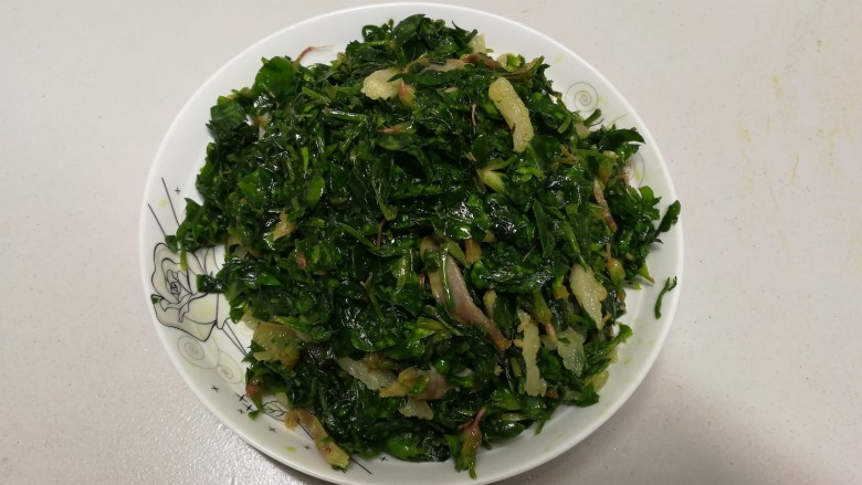 年味+金光闪闪咸肉青菠春卷,盛盘