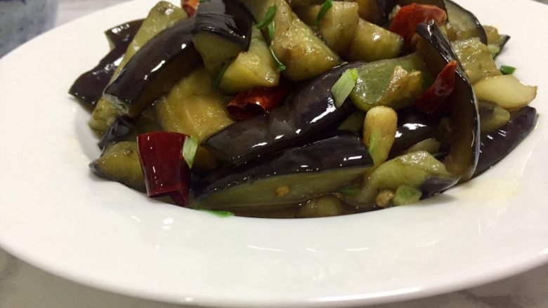 爆炒茄子,装盘，很诱人吧