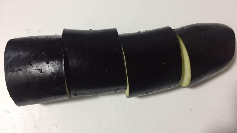 爆炒茄子,切成5cm均匀长断