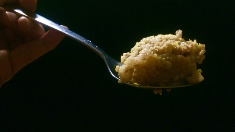 小米冬笋肉丸,水开后蒸25-30分钟,出锅。可以在每个圆子上点缀葱末和胡萝卜末。(我忘了拍了😓)