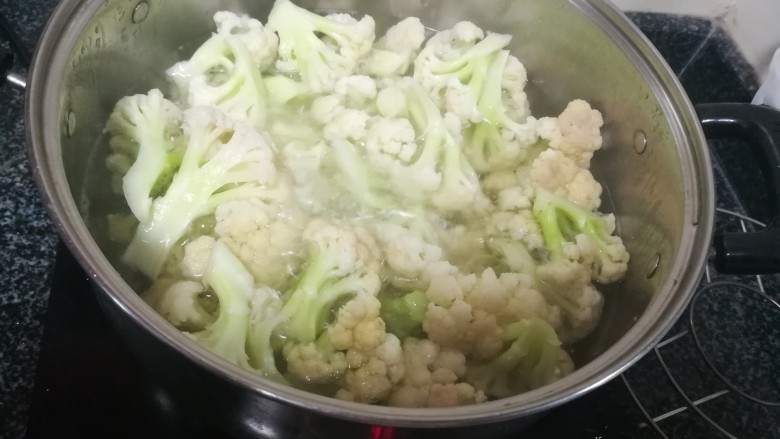 好下饭,更好下酒的炒花菜,煮开了