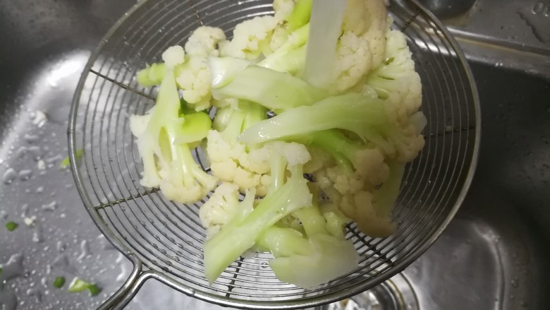 好下饭,更好下酒的炒花菜,凉水过一下