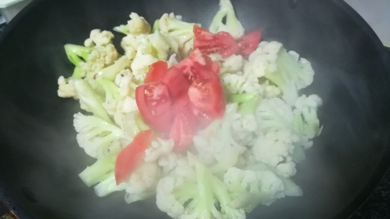 好下饭,更好下酒的炒花菜,加入西红柿