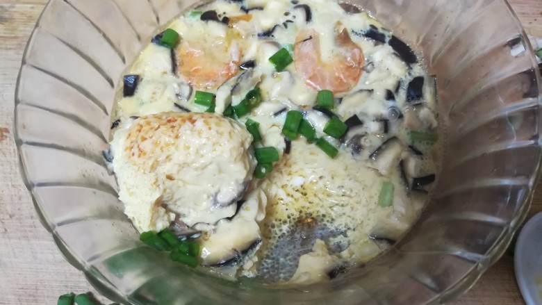 香喷喷的香菇鸡蛋羹,成品图,真的很嫩,很香,很好吃。