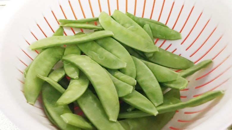 狗年旺旺,年夜饭系列8️⃣《蚝豆8头鲍》,洗净,控干水分备用。