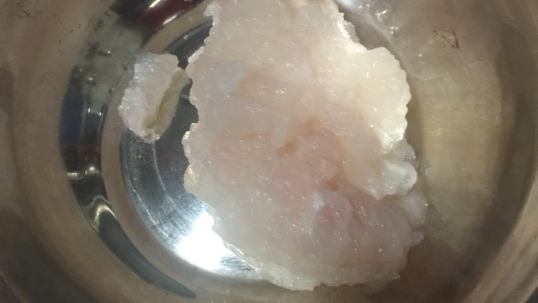 紫薯鱼丸
,剁细,加入少许盐,拌勻。