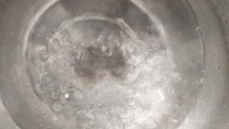 自制白玉汤圆~快手版,水烧开,放入汤圆,飘起捞出。