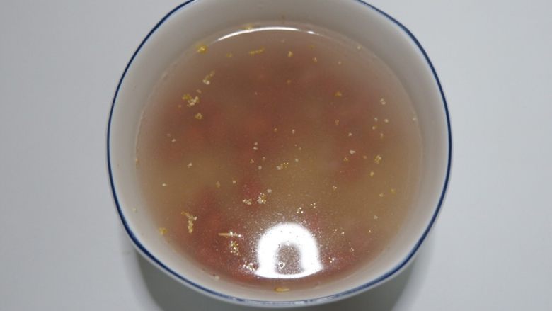 燕麦蜜枣糊,营养早餐热饮,用清水淘洗干净。
