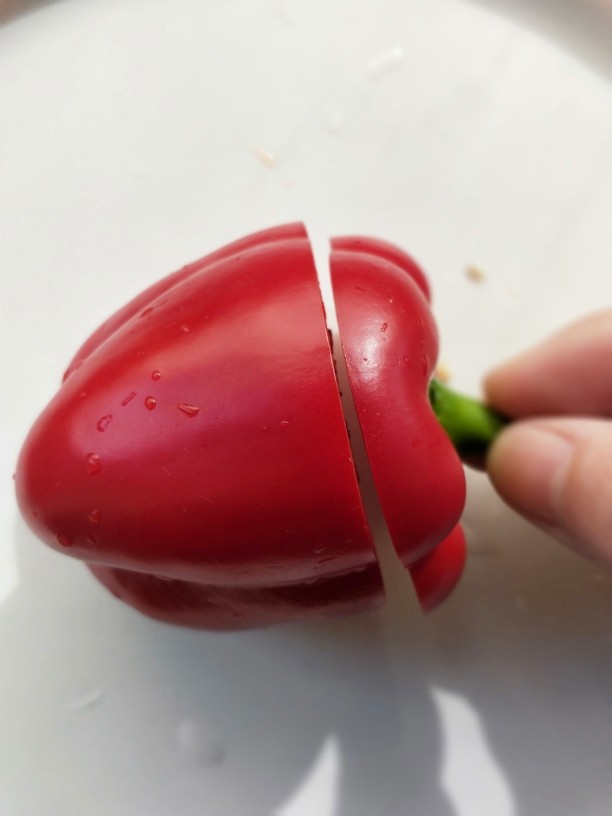 干贝虾仁玉米彩椒盅,1/5高度处切下。