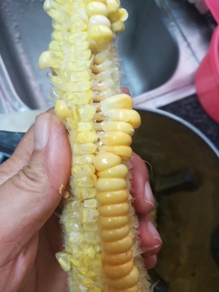 香喷喷的玉米浓浆,看,快掰完了。