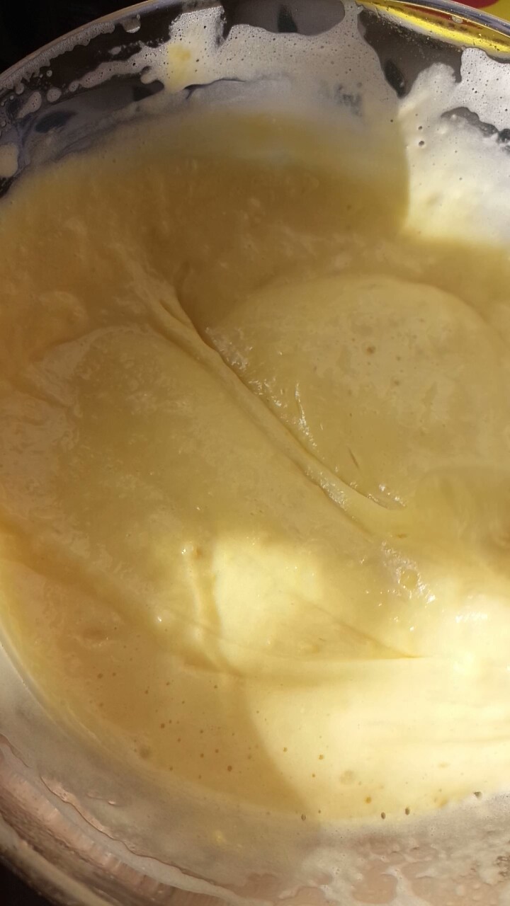 蜂蜜小蛋糕,形成这种无干粉颗粒,细腻的面糊